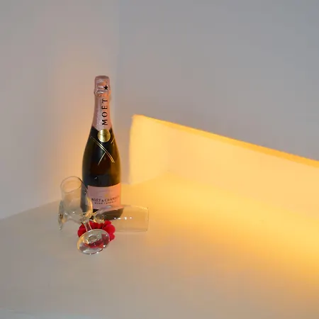 Flaskos Luxury Ξενοδοχείο με διαμερίσματα 4*