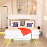 Flaskos Luxury アパートホテル 4*