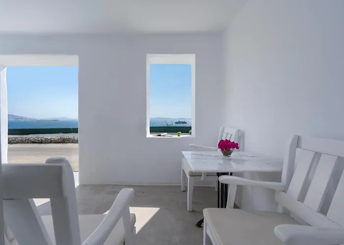 Flaskos Luxury Apartahotel 4*