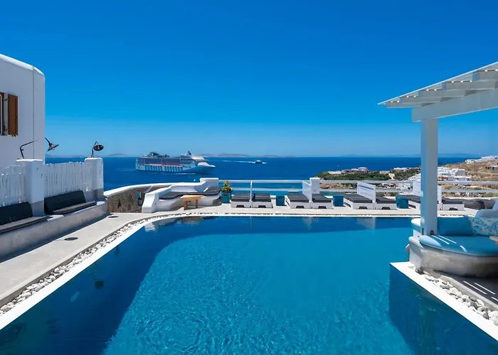 Flaskos Luxury Apartahotel 4*