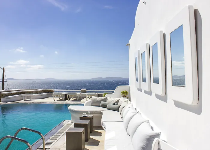 Flaskos Luxury Apartahotel 4*