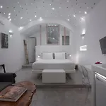 Flaskos Luxury Suites