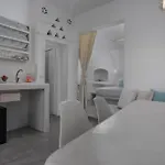 Flaskos Luxury Suites Aparthotel