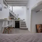 Flaskos Luxury Suites 4*