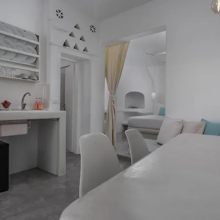 Flaskos Luxury アパートホテル