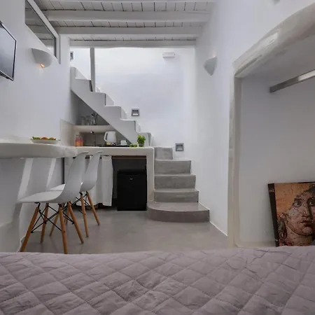 Flaskos Luxury Suites 4*