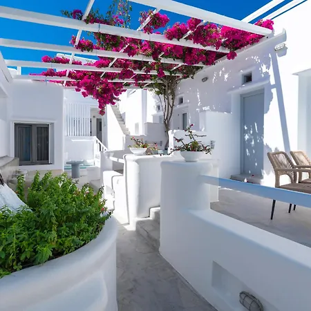 Flaskos Luxury Suites 4*