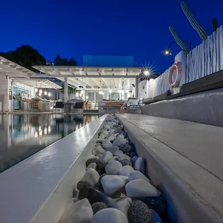 Flaskos Luxury Suites