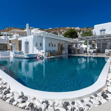 Flaskos Luxury Suites 4*