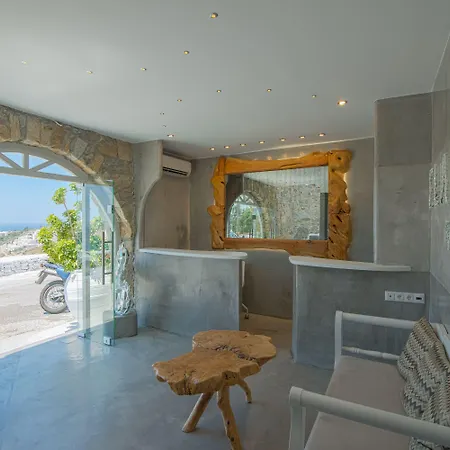 Flaskos Luxury Suites