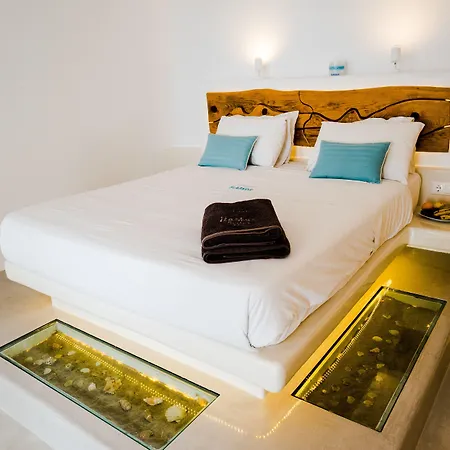 Flaskos Luxury Suites