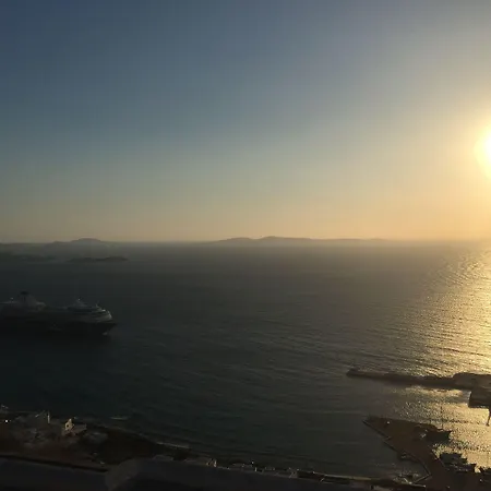 Flaskos Luxury アパートホテル 4*