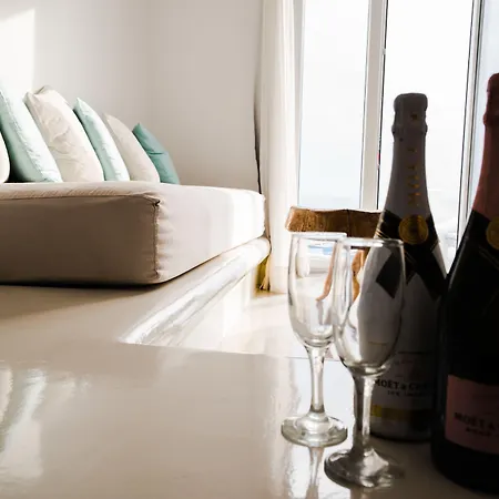 Flaskos Luxury Suites Lejlighedshotel