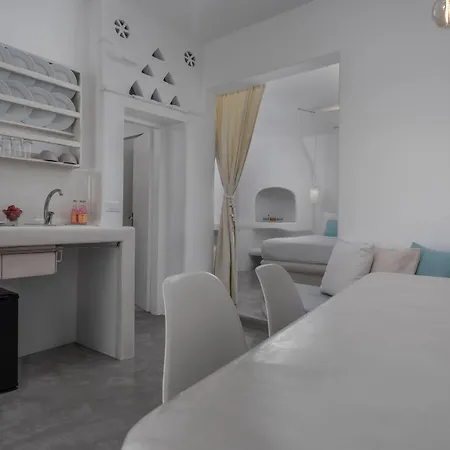 Flaskos Luxury Suites 4*