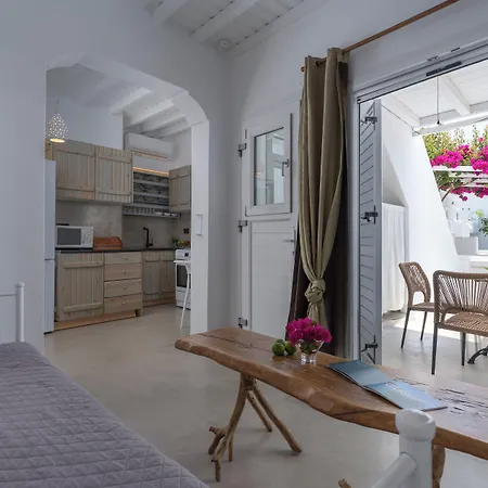 Flaskos Luxury Suites