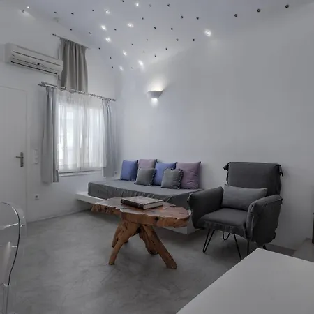 Flaskos Luxury Suites 4*