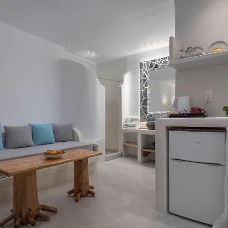 Flaskos Luxury Suites 4*