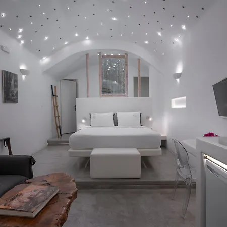 Flaskos Luxury Suites