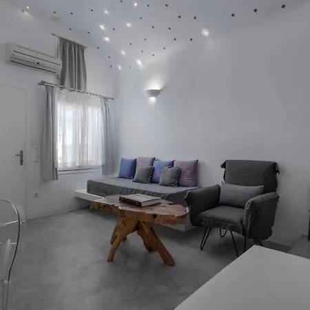 Flaskos Luxury Suites 4*