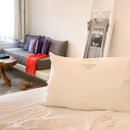 Aparthotel Flaskos Luxury Suites