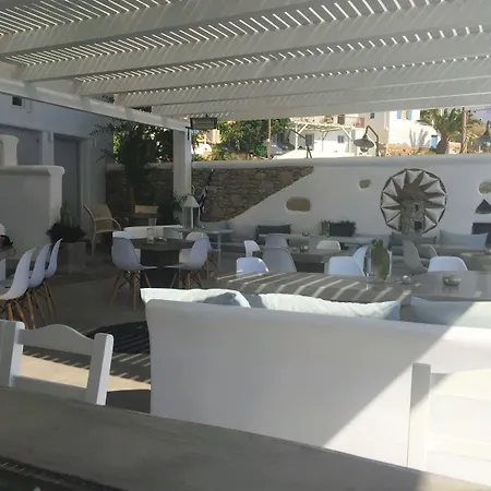 Flaskos Luxury Suites Aparthotel 4*